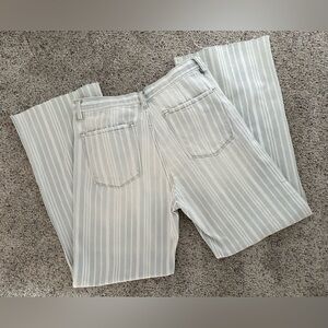 Kancan wide leg raw hem high waisted jeans size 9/28 light blue and white stripe